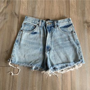Urban Outfitters BDG girlfriend high rise jean shorts light wash size 27